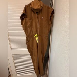 Figs Women Scrubs Jumpsuit         Size XXL w/matching Figs scrub cap